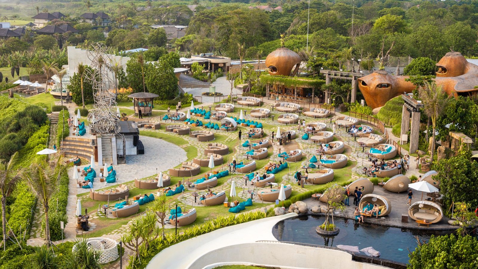 Exclusive Deals at Luna Beach Club